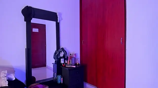 Snapshot of little_kayla_ chatting on December 6, 2024, 11:47 pm little kayla online show from December 6, 2024, 11:47 pm
