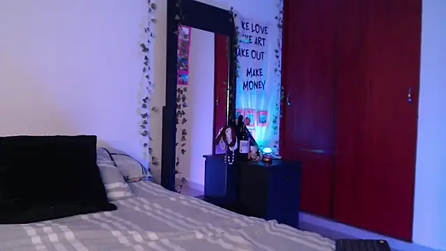 little kayla  online show from August 3, 2026, 11:41 pm