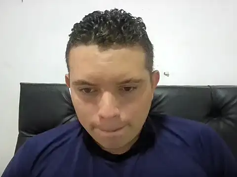 Snapshot of mons41 chatting on May 23, 2026, 8:35 pm mons41 online show from May 23, 2026, 8:35 pm