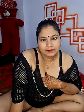 Snapshot of MOM-SUN-COUPLE chatting on December 8, 2024, 8:20 am MOM-SUN-COUPLE online show from December 8, 2024, 8:20 am