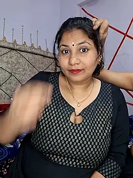 Snapshot of MOM-SUN-COUPLE chatting on February 15, 2025, 4:45 pm MOM-SUN-COUPLE online show from February 15, 2025, 4:45 pm