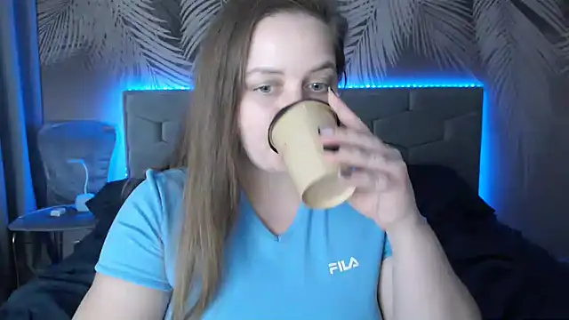 uliastar online show from January 5, 2025, 9:48 am