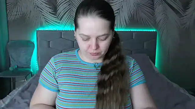 uliastar online show from February 2, 2025, 8:24 am