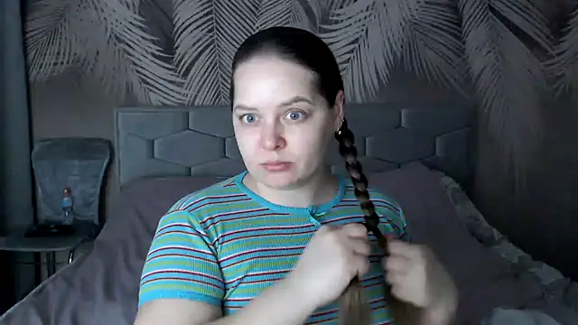 uliastar online show from February 6, 2025, 3:41 pm