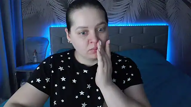 uliastar online show from February 19, 2025, 4:23 am