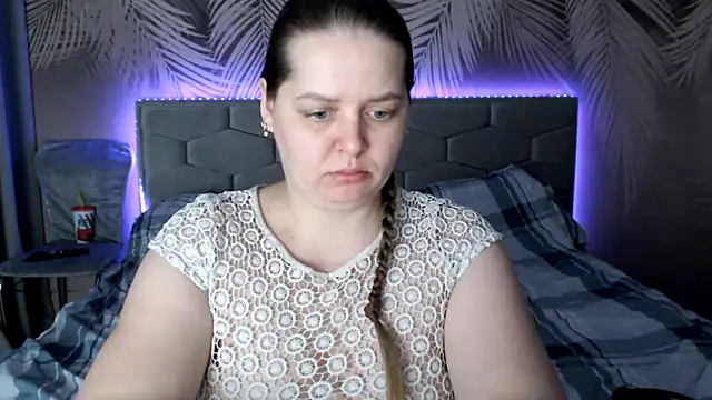 uliastar online show from February 27, 2025, 10:26 am