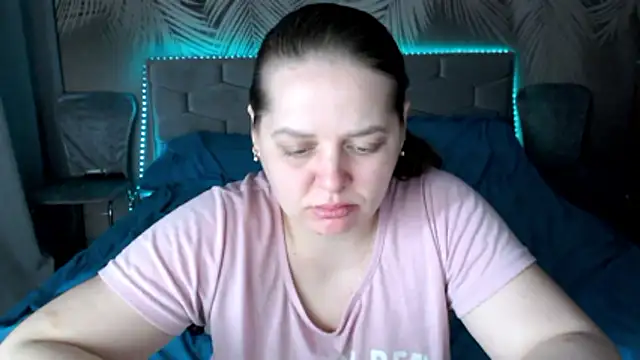 uliastar online show from March 3, 2026, 9:37 am