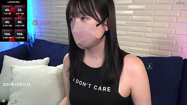 Snapshot of Marin_00 chatting on October 12, 2025, 11:31 am Marin 00 online show from October 12, 2025, 11:31 am