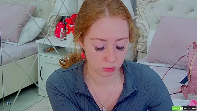 TinaBrook online show from December 1, 2025, 3:33 am