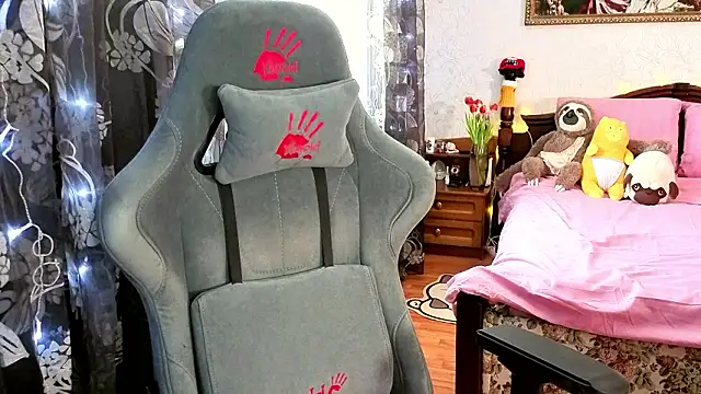 TinaBrook online show from February 19, 2026, 4:41 am