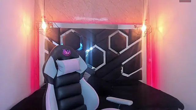 lilith nv online show from February 13, 2025, 11:28 am