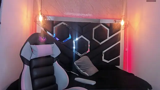 lilith nv online show from February 24, 2025, 11:21 am