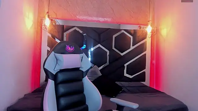 lilith nv online show from March 10, 2025, 11:32 am