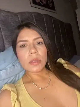 Snapshot of martina_contreras chatting on May 21, 2026, 7:04 am martina contreras online show from May 21, 2026, 7:04 am