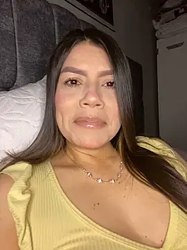 Snapshot of martina_contreras chatting on June 9, 2026, 5:19 am martina contreras online show from June 9, 2026, 5:19 am
