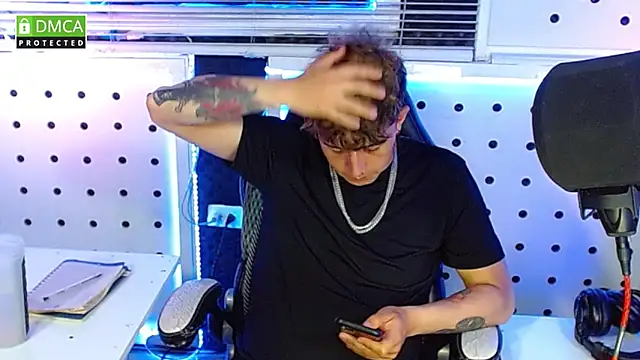 Darko0717 online show from October 3, 2025, 11:57 pm