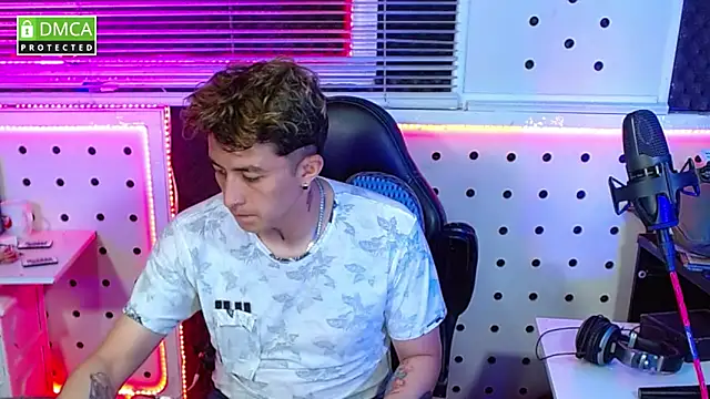 Darko0717 online show from October 14, 2025, 1:56 pm