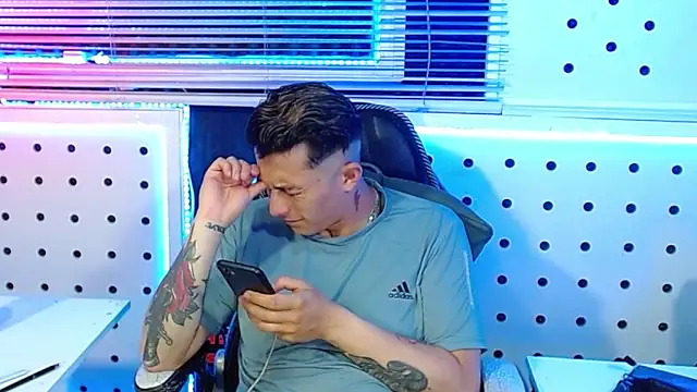 Darko0717 online show from December 2, 2025, 11:56 pm