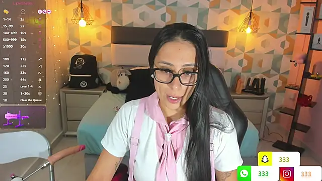 Snapshot of LIA_ROUX1 chatting on February 5, 2025, 2:51 am LIA ROUX1 online show from February 5, 2025, 2:51 am