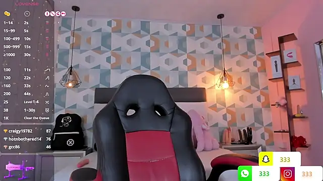 Snapshot of LIA_ROUX1 chatting on March 10, 2025, 8:59 am LIA ROUX1 online show from March 10, 2025, 8:59 am