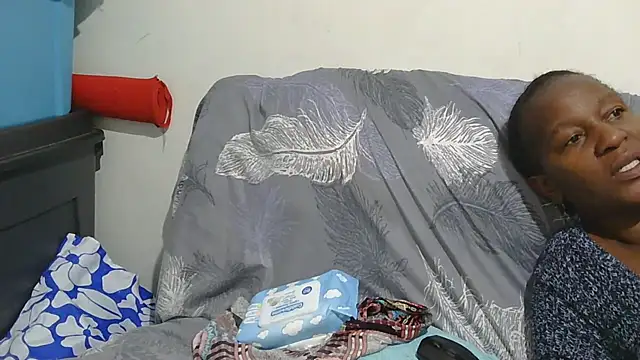 sluttylaura21 online show from December 3, 2025, 5:55 pm