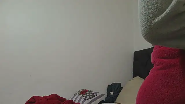 sluttylaura21 online show from May 14, 2026, 6:53 am