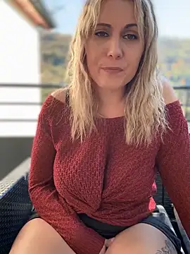 Leanymphoo online show from October 13, 2025, 12:49 pm