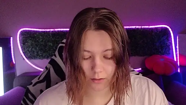 DjennaPalme online show from November 9, 2025, 2:21 am