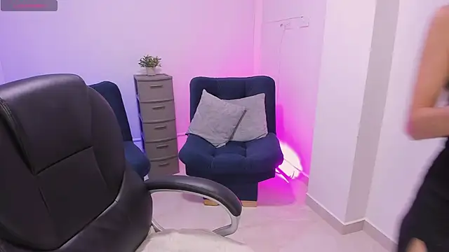 emilly smith 1 online show from November 8, 2025, 11:03 pm