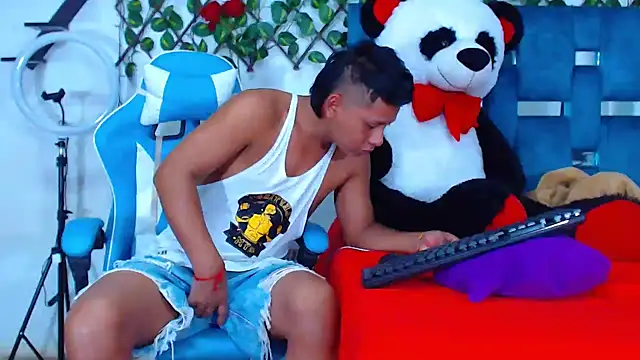 Hakim prettynigg online show from October 23, 2025, 5:12 pm