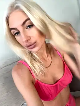 Mia Roxie online show from October 16, 2025, 2:34 am