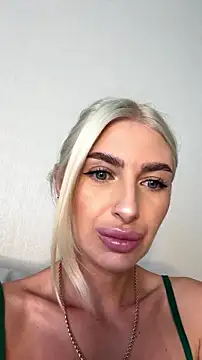 Mia Roxie online show from July 5, 2026, 4:19 am
