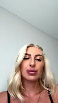 Mia Roxie online show from July 8, 2026, 2:38 am