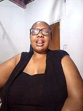 Snapshot of YELLOW_BONE chatting on October 3, 2025, 10:29 pm YELLOW BONE online show from October 3, 2025, 10:29 pm