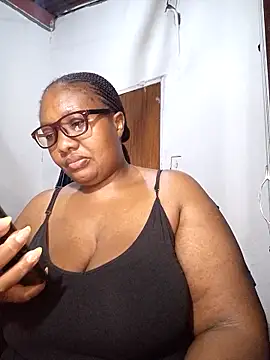 Snapshot of YELLOW_BONE chatting on October 9, 2025, 1:36 am YELLOW BONE online show from October 9, 2025, 1:36 am