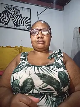Snapshot of YELLOW_BONE chatting on June 24, 2026, 8:52 pm YELLOW BONE online show from June 24, 2026, 8:52 pm