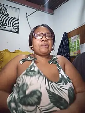 Snapshot of YELLOW_BONE chatting on July 23, 2026, 8:40 pm YELLOW BONE online show from July 23, 2026, 8:40 pm