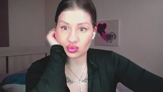 JuicyHelenX online show from March 6, 2026, 12:18 am