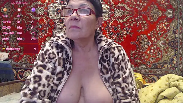 Snapshot of Sandra_Carina chatting on October 14, 2025, 1:01 pm Sandra Carina online show from October 14, 2025, 1:01 pm