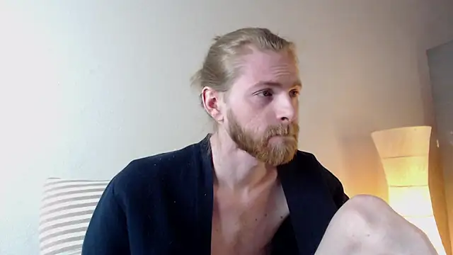 Snapshot of Damien_Bi chatting on February 26, 2025, 4:58 am Damien Bi online show from February 26, 2025, 4:58 am