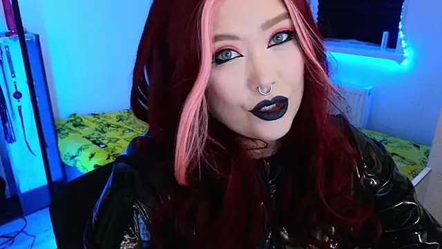 wickedxqueen online show from May 10, 2026, 9:53 pm