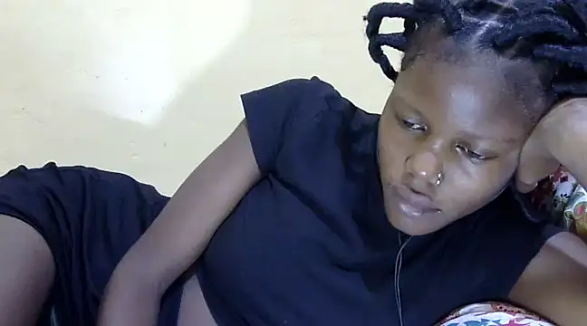 Snapshot of Slender-simple1 chatting on February 3, 2025, 6:56 am Slender-simple1 online show from February 3, 2025, 6:56 am