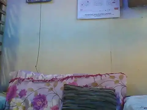 Snapshot of Slender-simple1 chatting on October 31, 2025, 1:56 pm Slender-simple1 online show from October 31, 2025, 1:56 pm