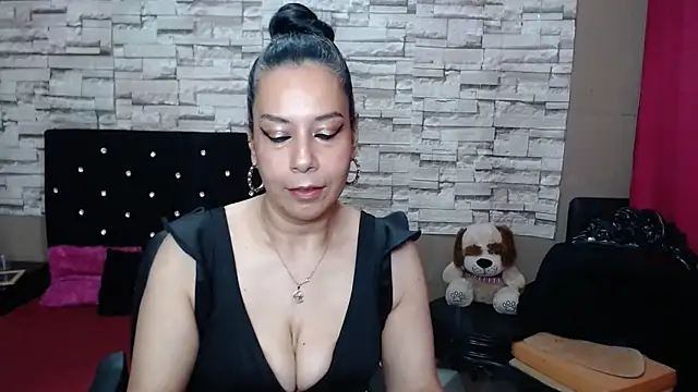 MarianaNight02 online show from December 15, 2025, 4:28 am