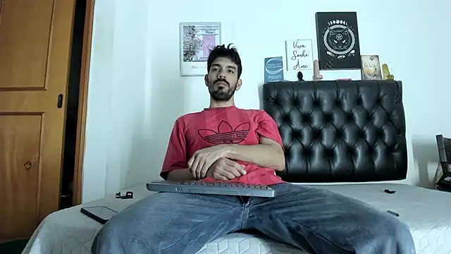 Snapshot of JohanyLatino chatting on January 29, 2025, 11:46 pm JohanyLatino online show from January 29, 2025, 11:46 pm