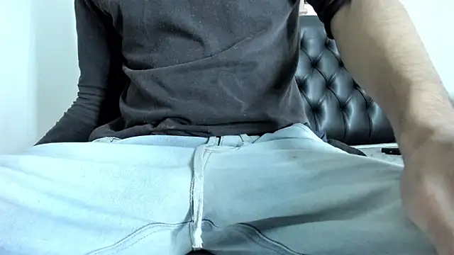 Snapshot of JohanyLatino chatting on February 5, 2025, 11:23 am JohanyLatino online show from February 5, 2025, 11:23 am