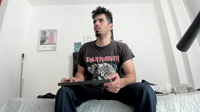 Snapshot of JohanyLatino chatting on March 18, 2025, 7:42 pm JohanyLatino online show from March 18, 2025, 7:42 pm