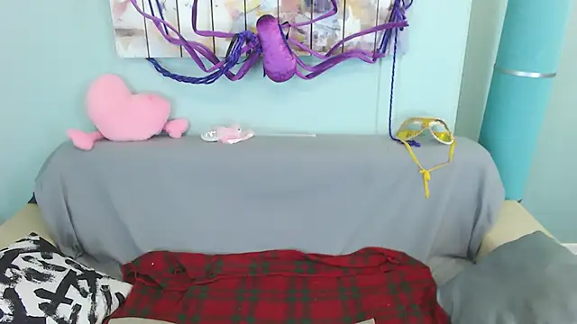 EverlyRays online show from December 5, 2024, 7:05 am