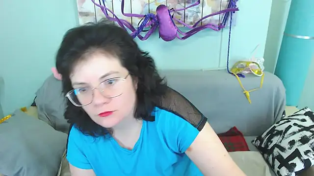 EverlyRays online show from December 6, 2024, 8:37 am