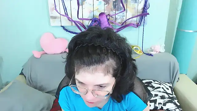 EverlyRays online show from December 7, 2024, 5:04 am